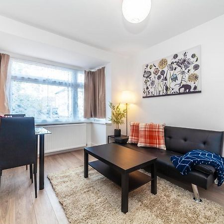 Autonomous 2 Bdr Apartment With Garden And Parking เอนฟิลด์ ภายนอก รูปภาพ