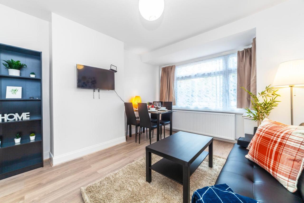 Autonomous 2 Bdr Apartment With Garden And Parking เอนฟิลด์ ภายนอก รูปภาพ