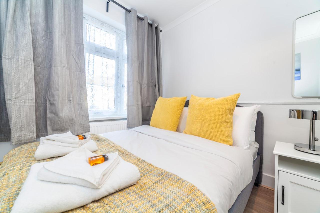 Autonomous 2 Bdr Apartment With Garden And Parking เอนฟิลด์ ภายนอก รูปภาพ